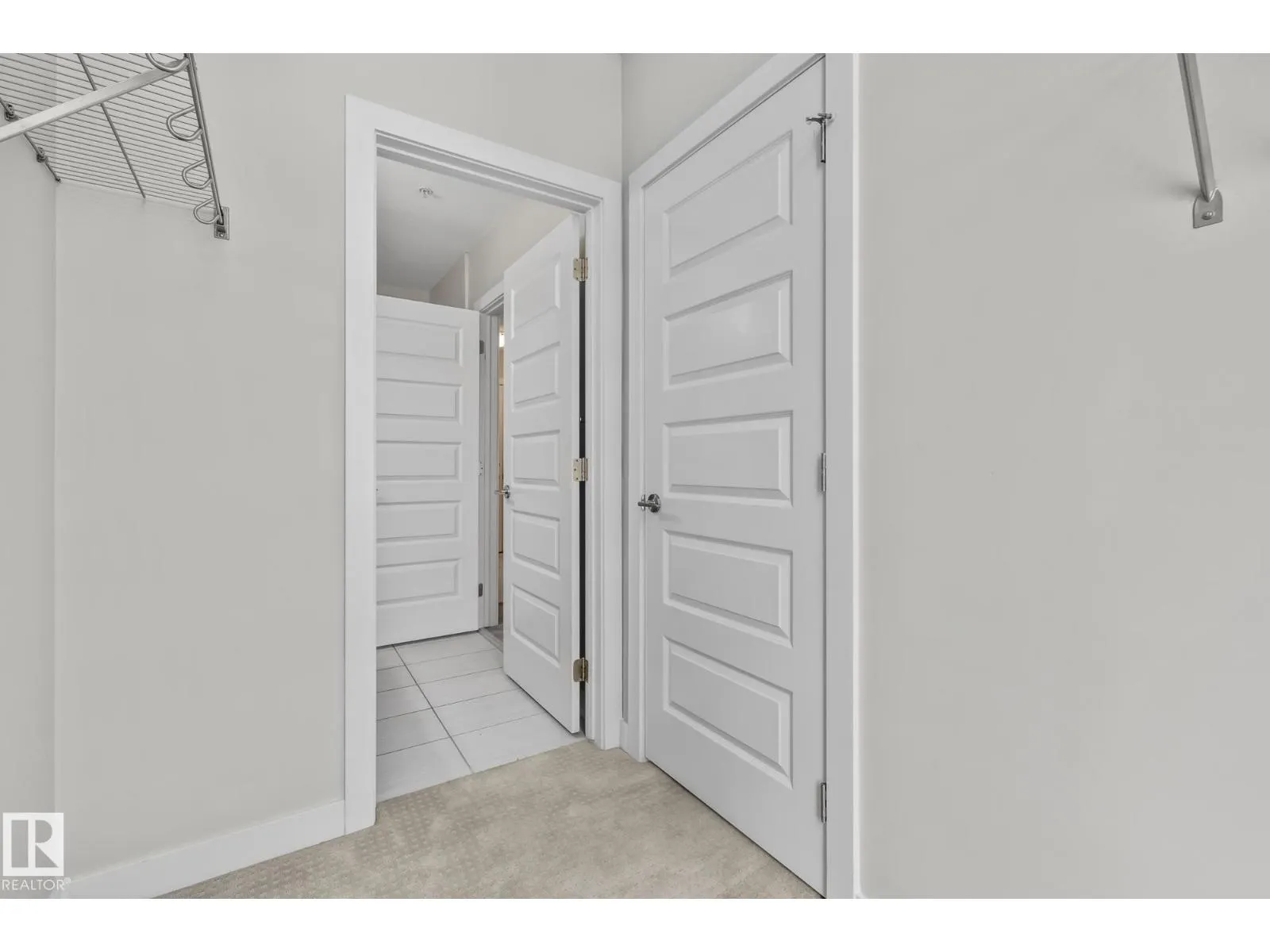 #810 5151 WINDERMERE BV SW