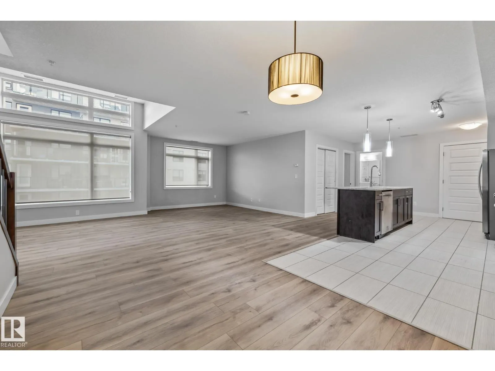 #810 5151 WINDERMERE BV SW
