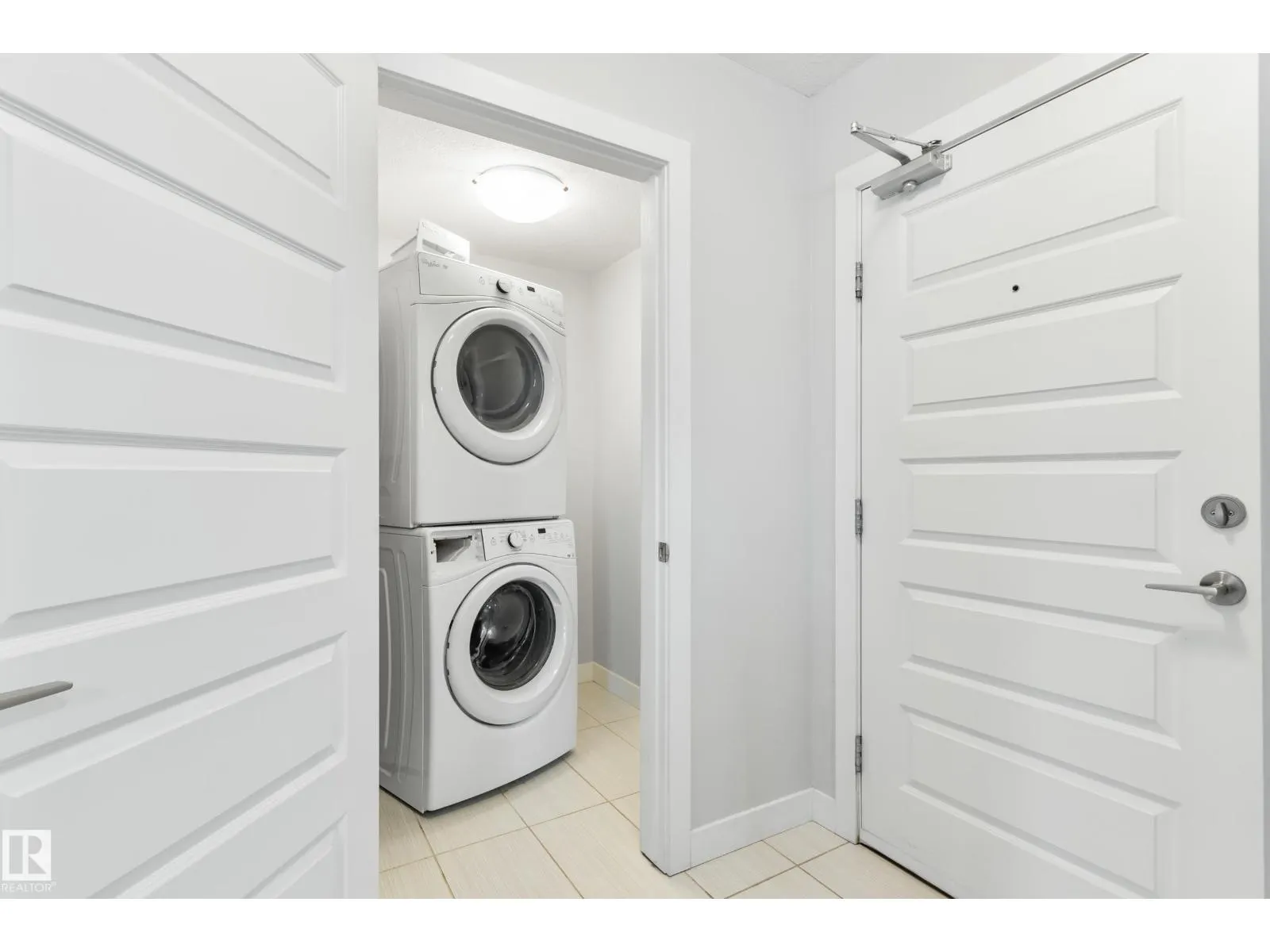 #810 5151 WINDERMERE BV SW