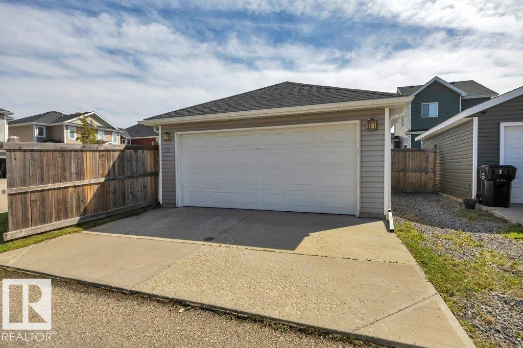 1 SIMMONDS PL