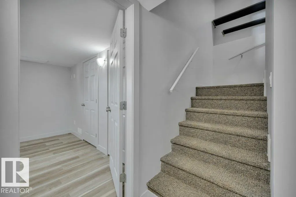 1 SIMMONDS PL