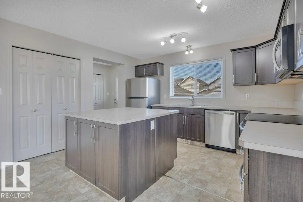 1 SIMMONDS PL