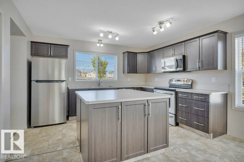 1 SIMMONDS PL