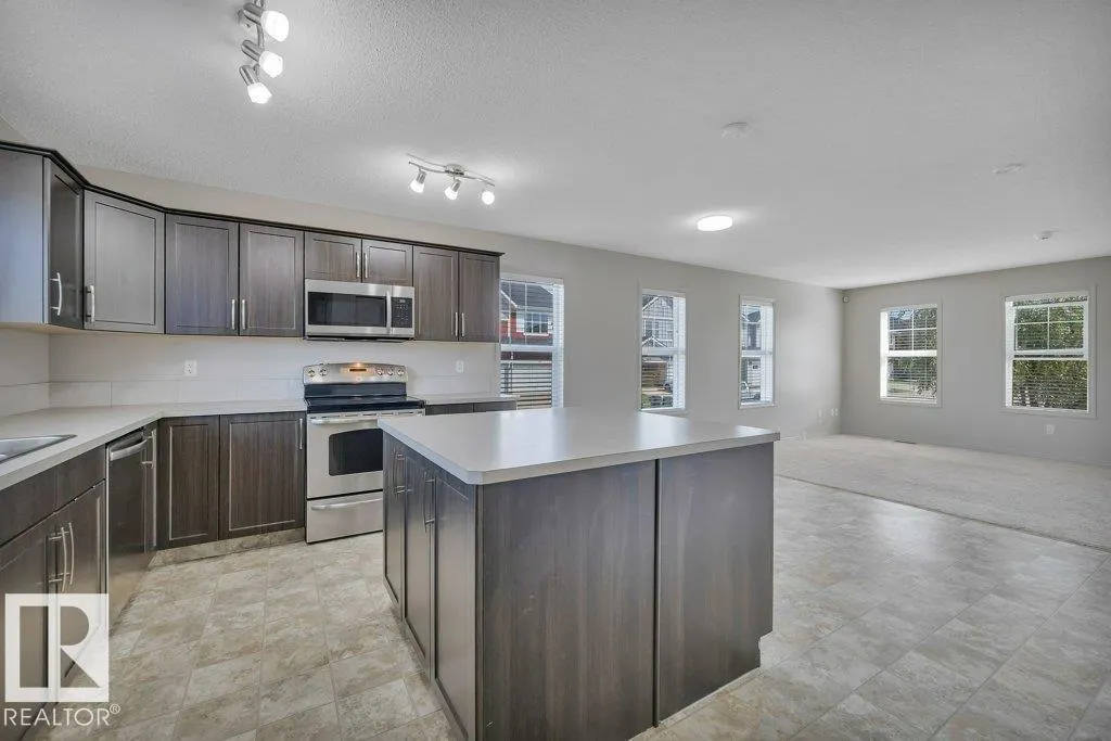 1 SIMMONDS PL