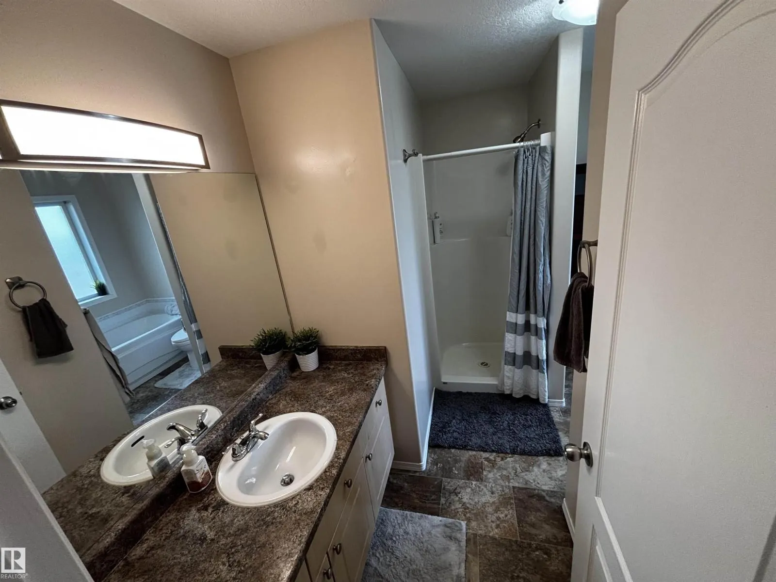 152 Mackay CR