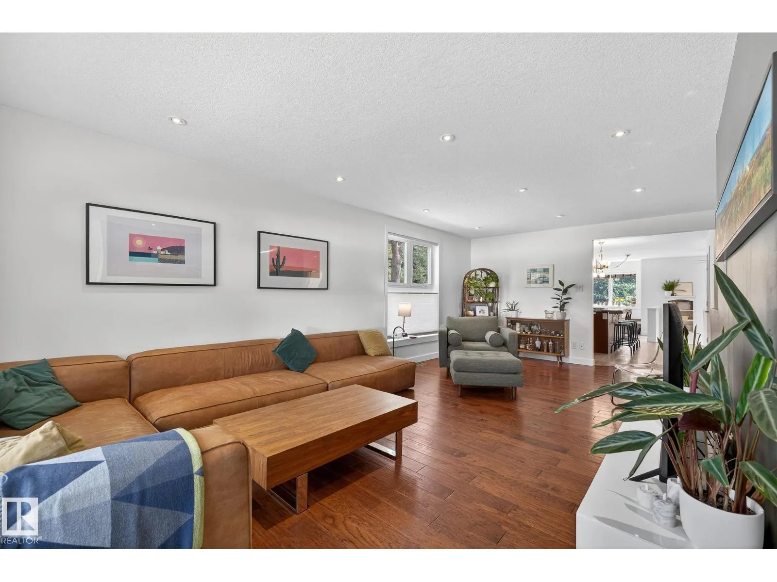 9263 77 ST NW