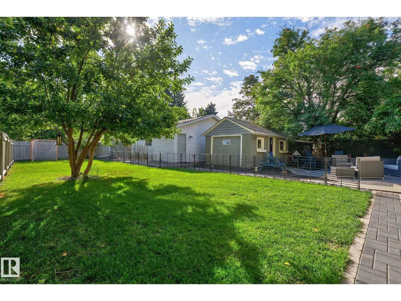 9263 77 ST NW