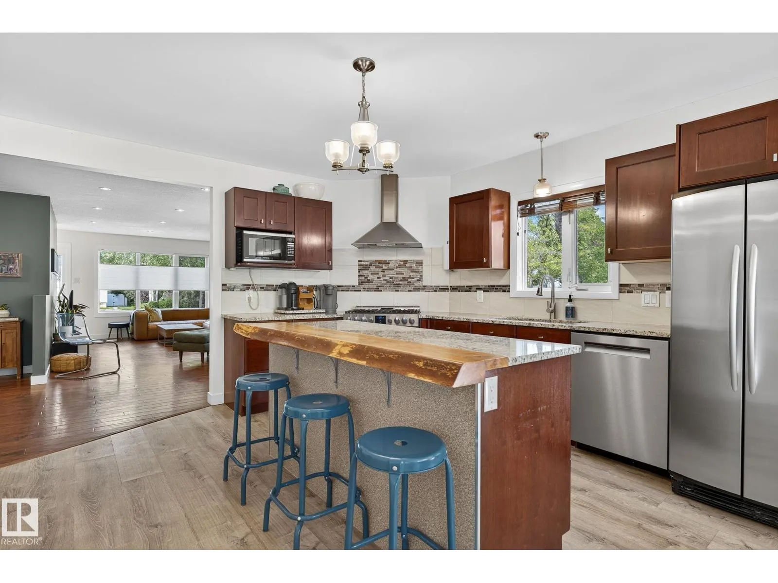 9263 77 ST NW