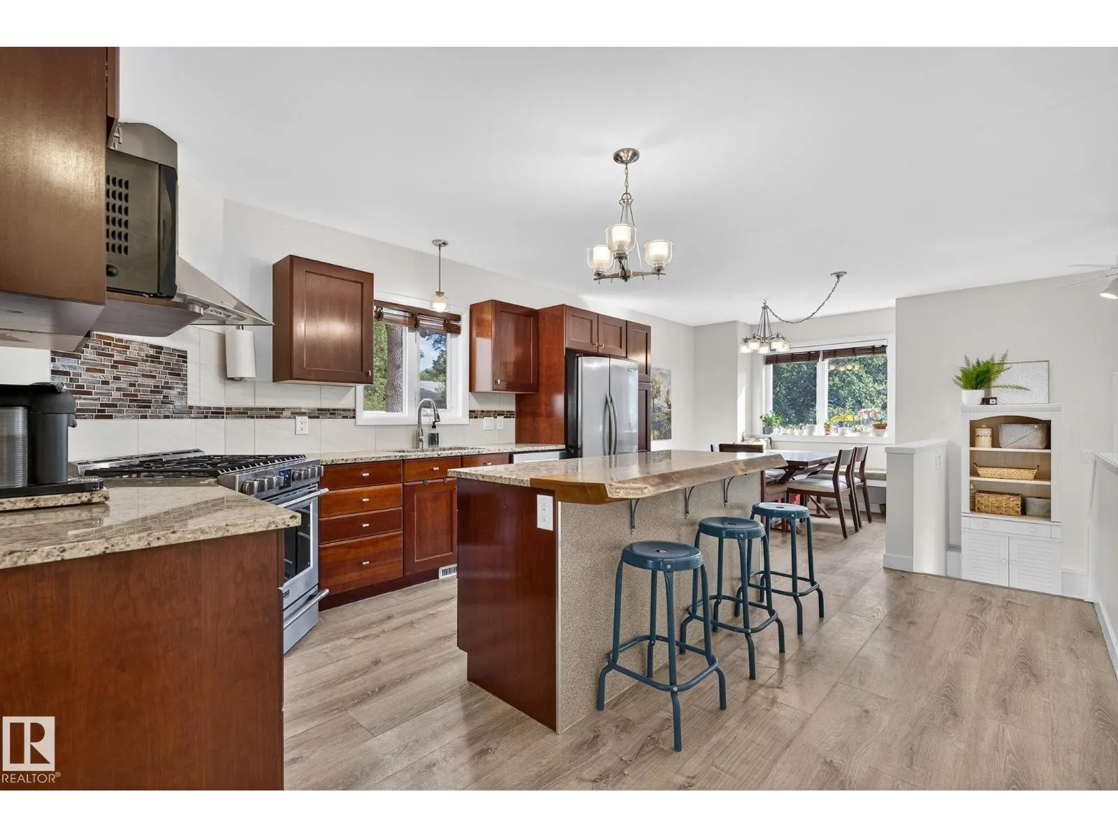 9263 77 ST NW