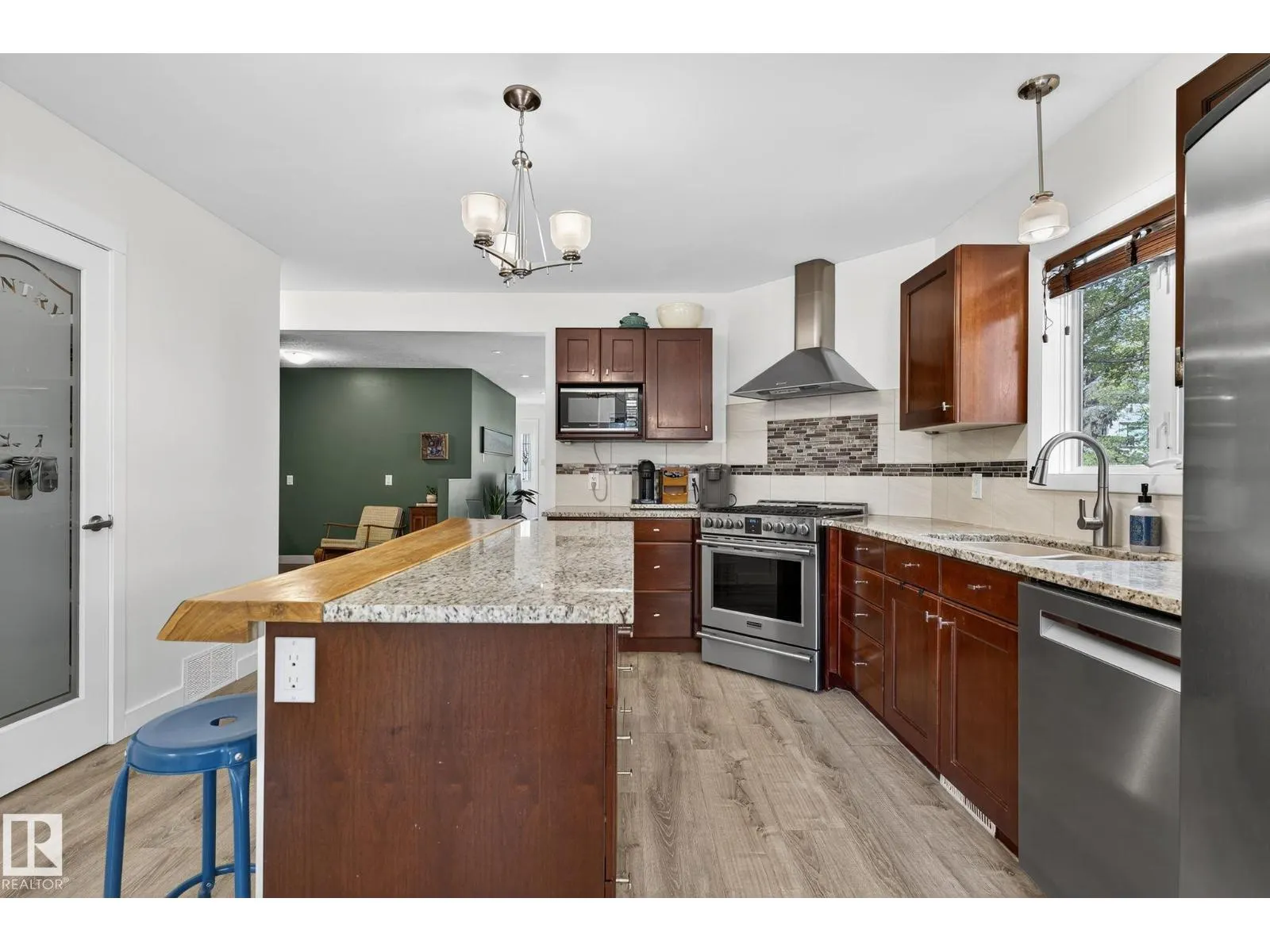 9263 77 ST NW
