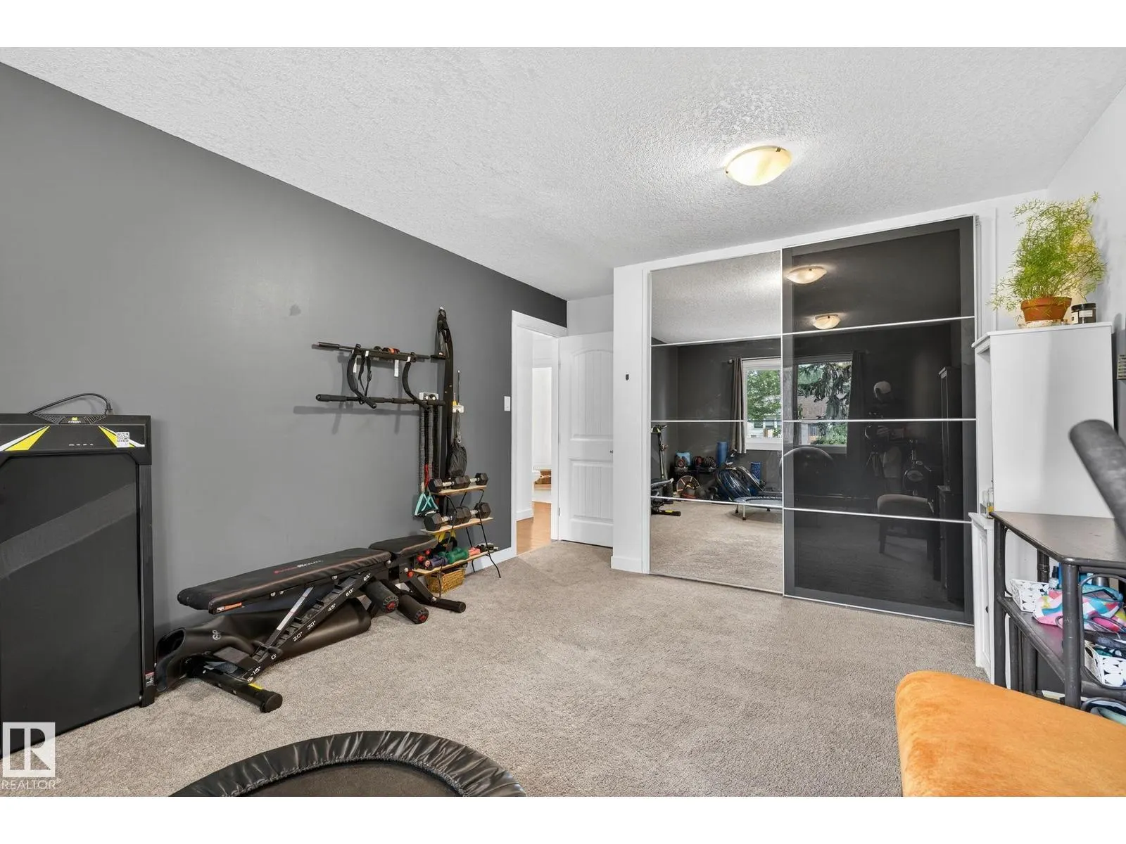 9263 77 ST NW