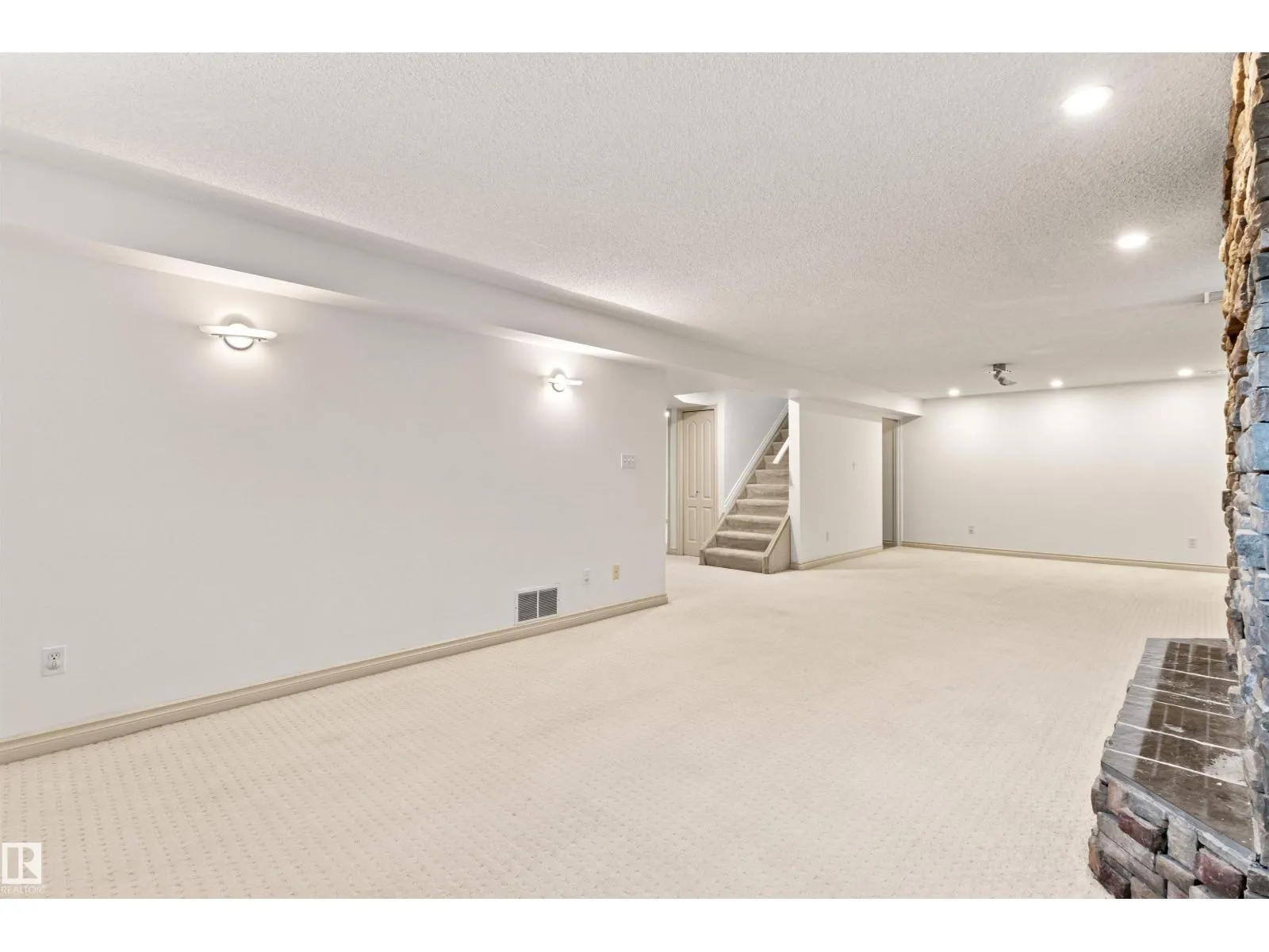 7 HAMPTON CR