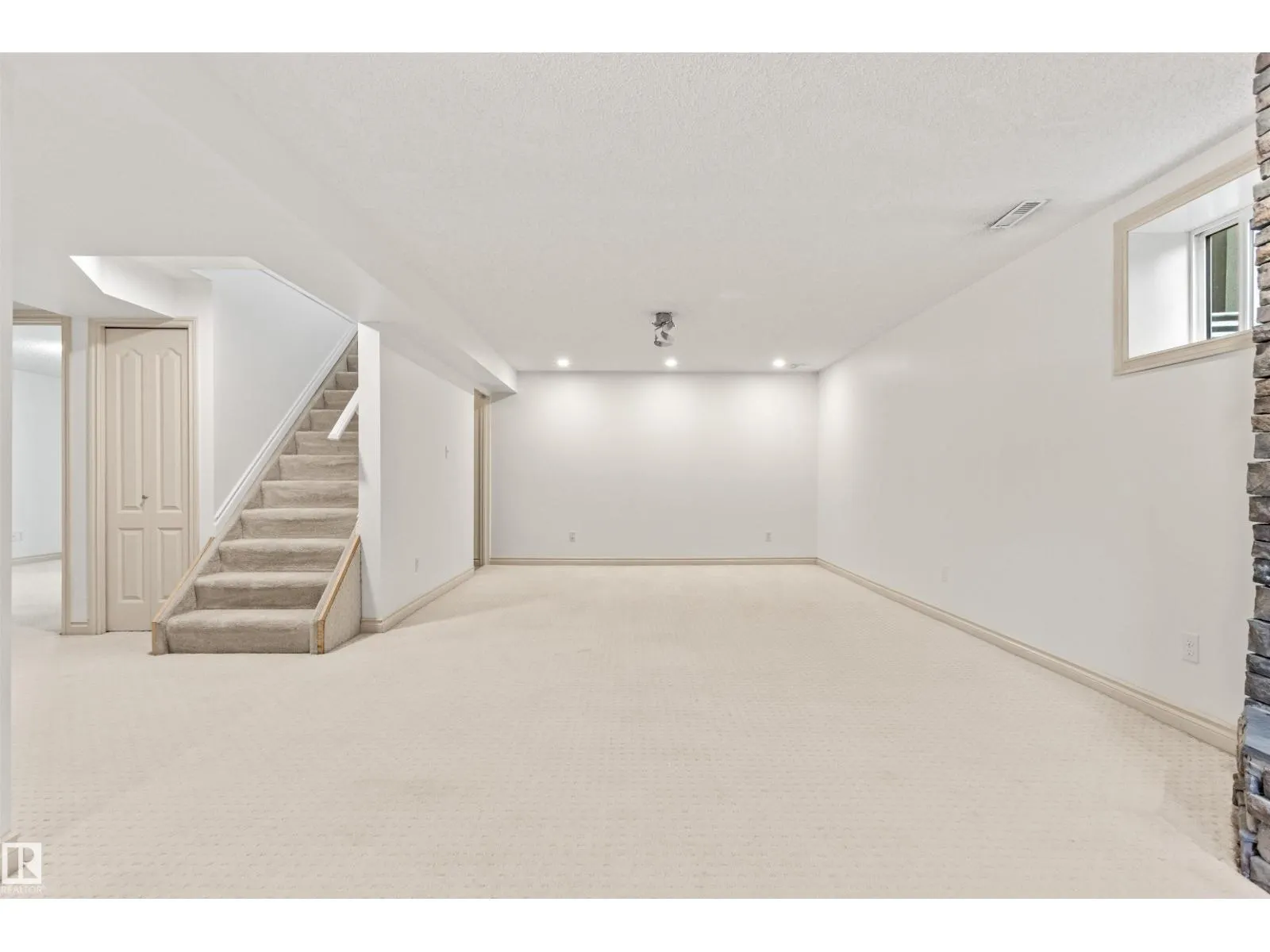 7 HAMPTON CR
