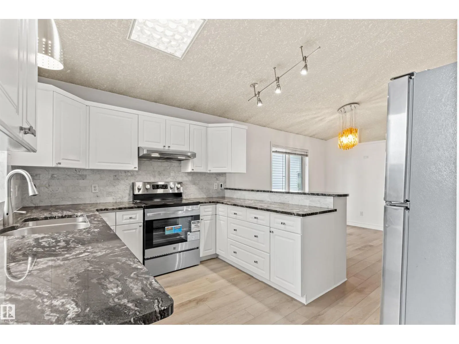 7 HAMPTON CR