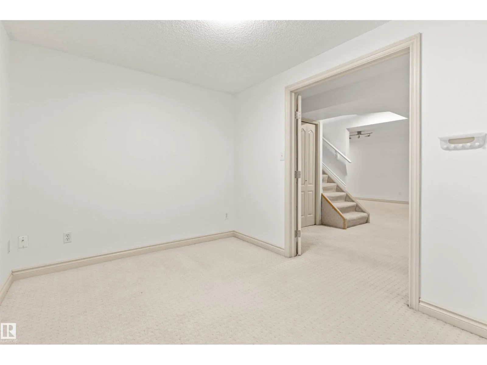 7 HAMPTON CR