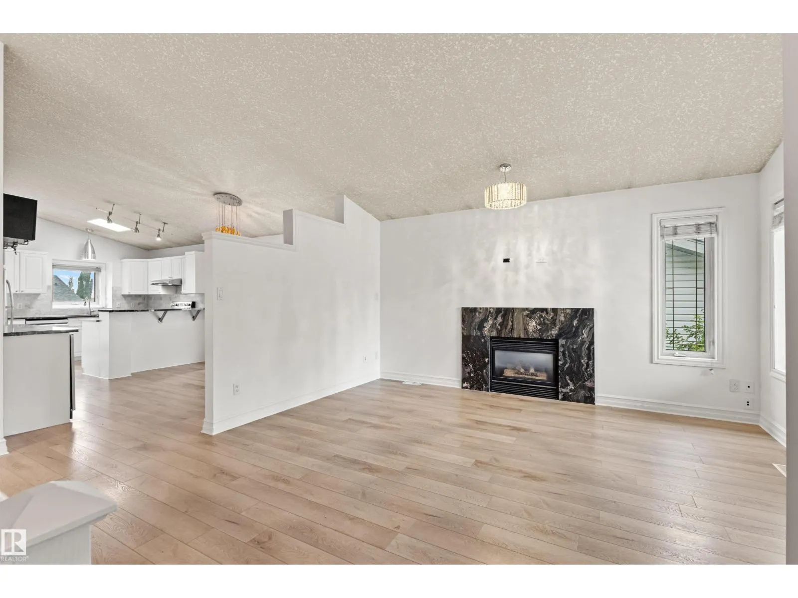 7 HAMPTON CR