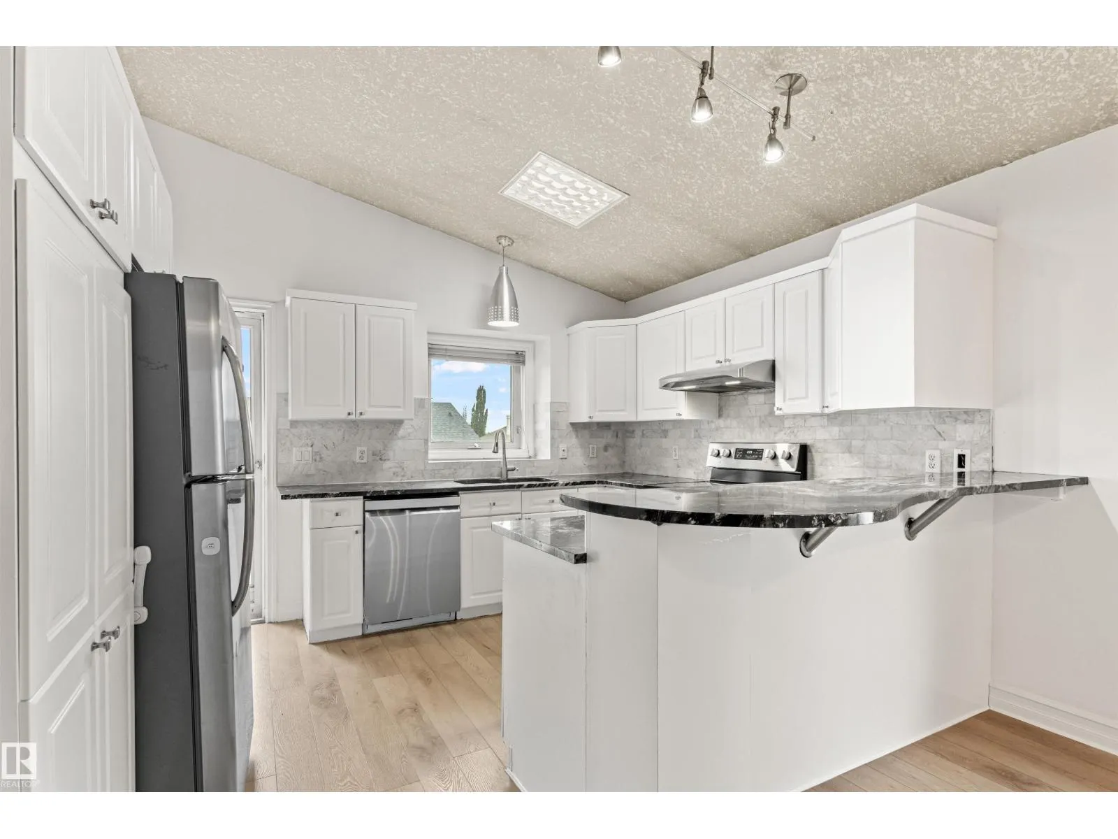 7 HAMPTON CR