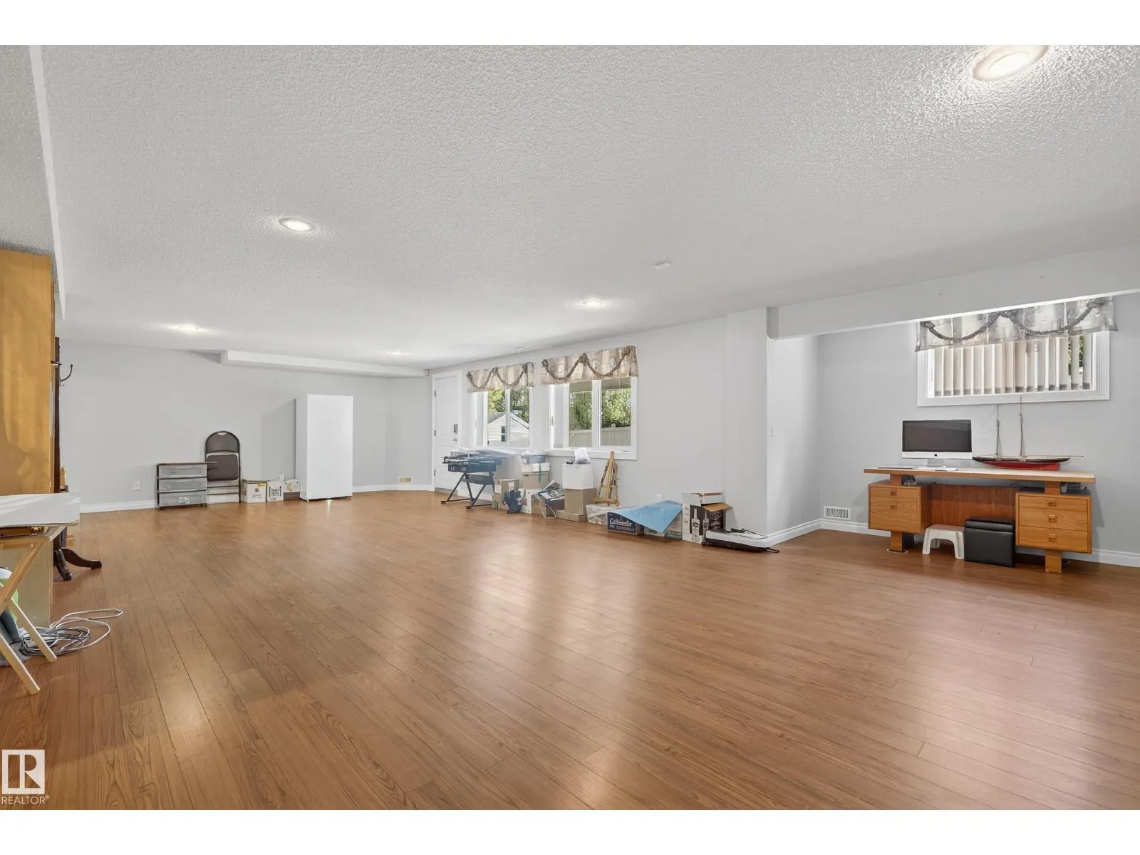 6 Hunter PL