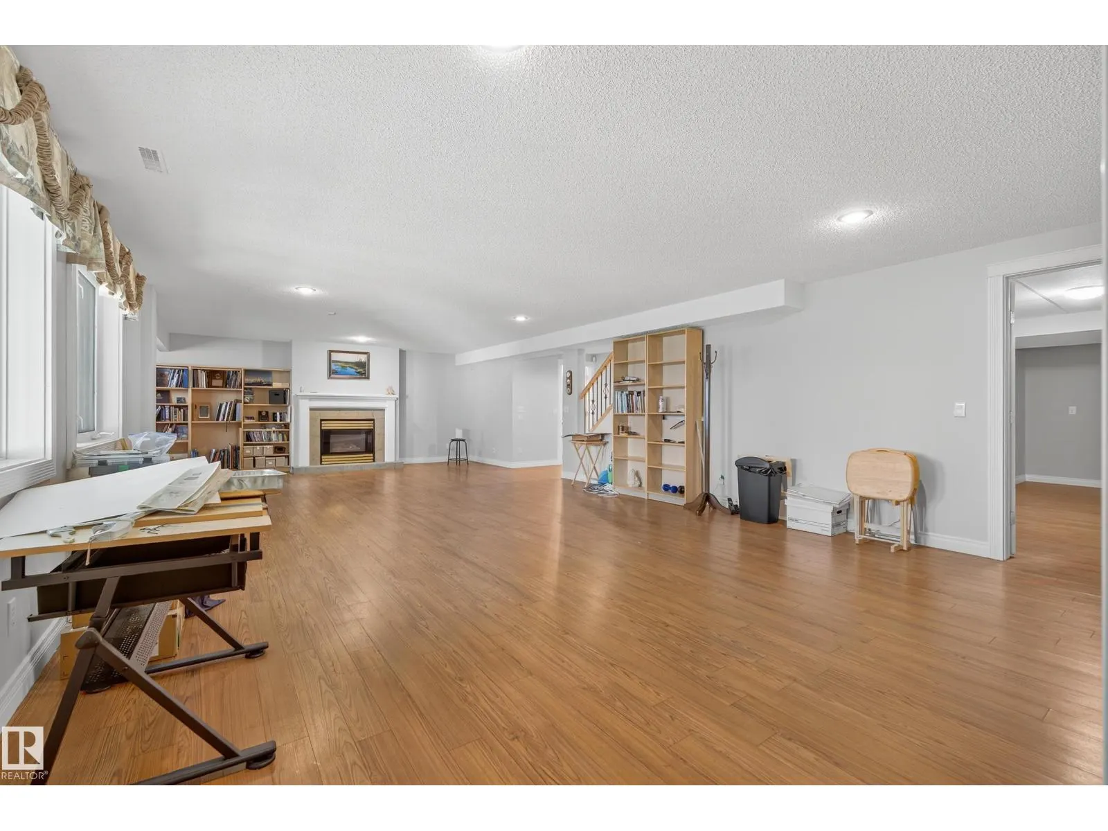 6 Hunter PL