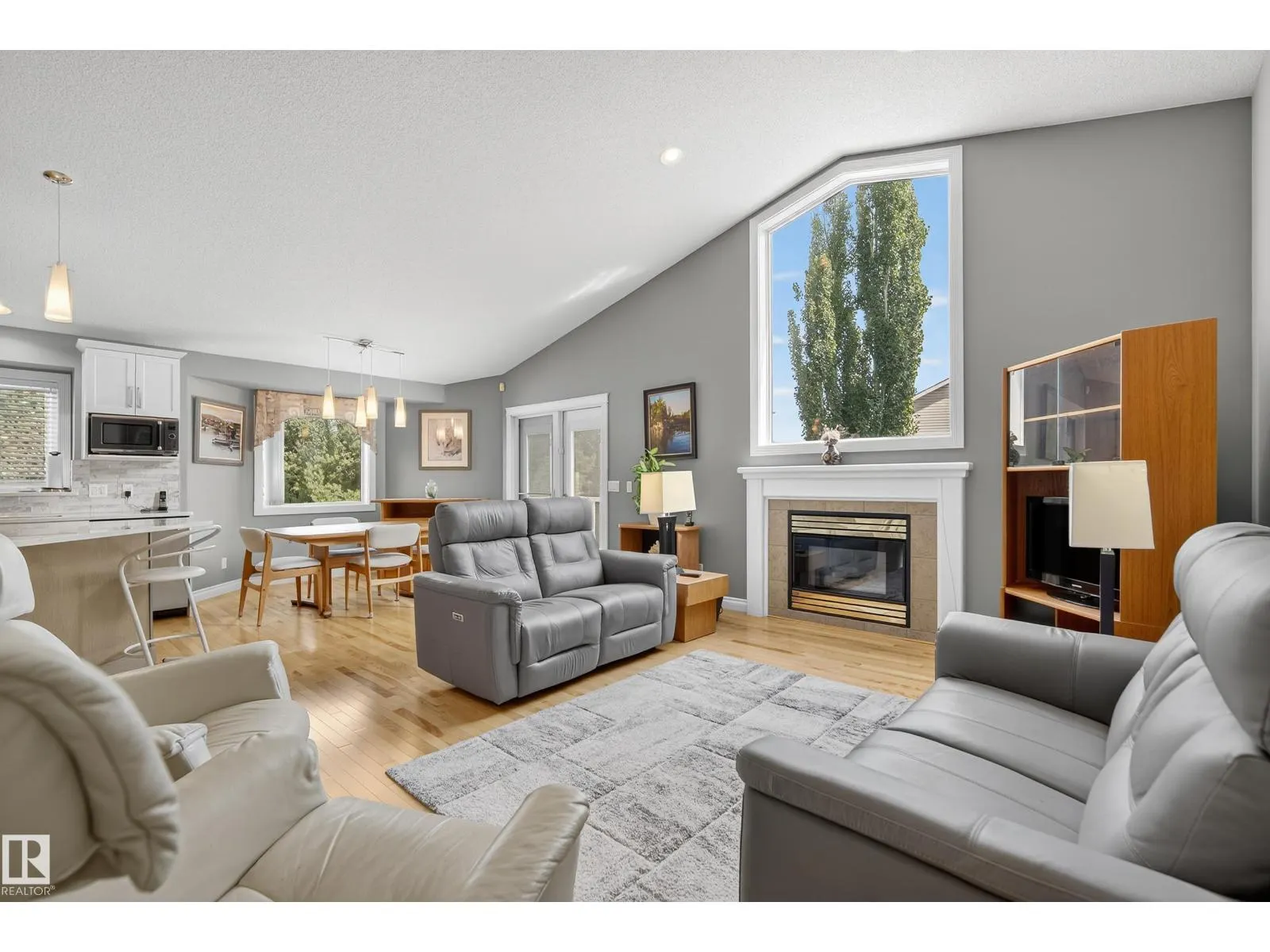 6 Hunter PL