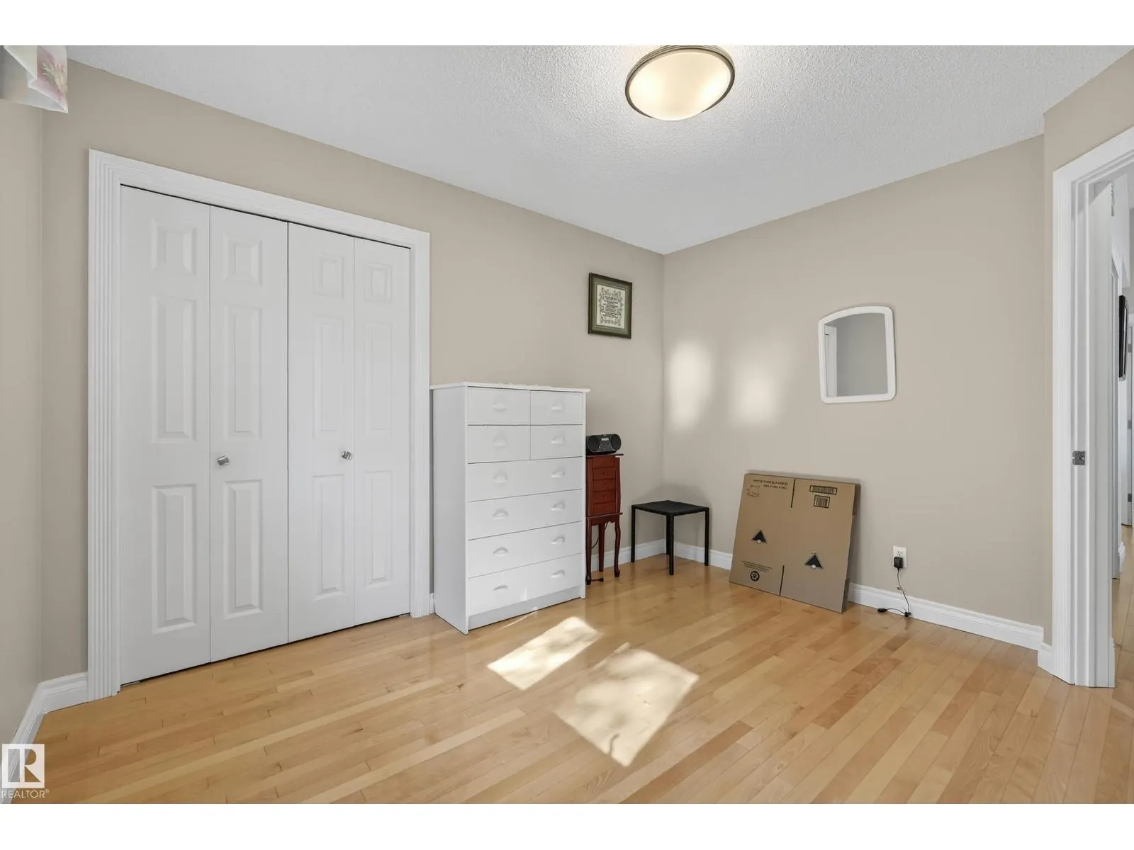 6 Hunter PL