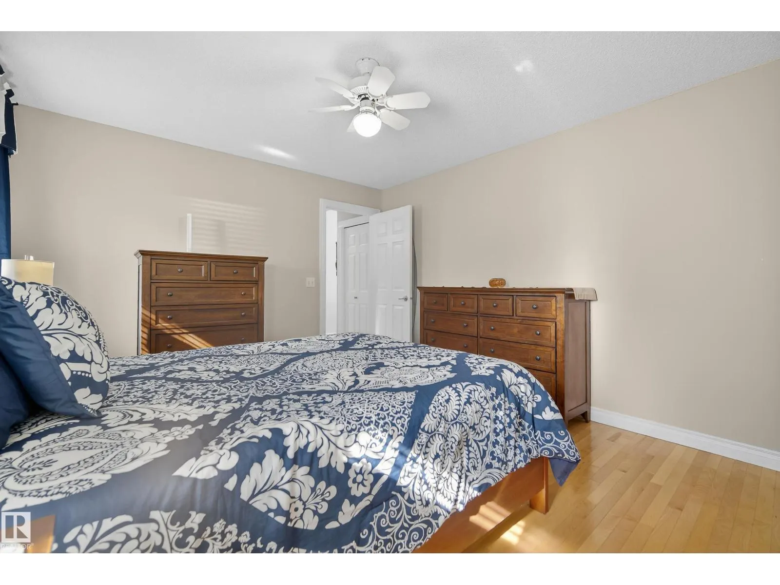 6 Hunter PL
