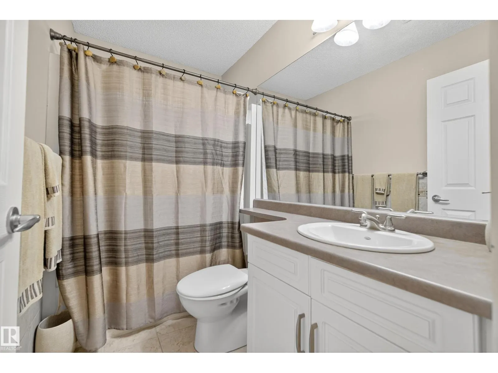 6 Hunter PL