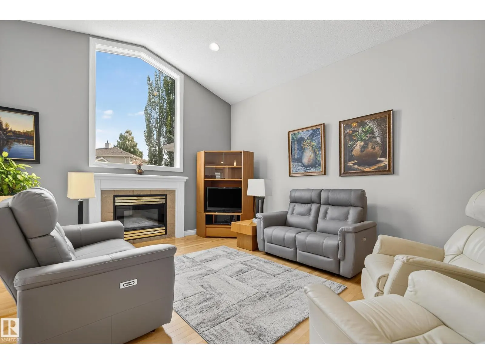 6 Hunter PL