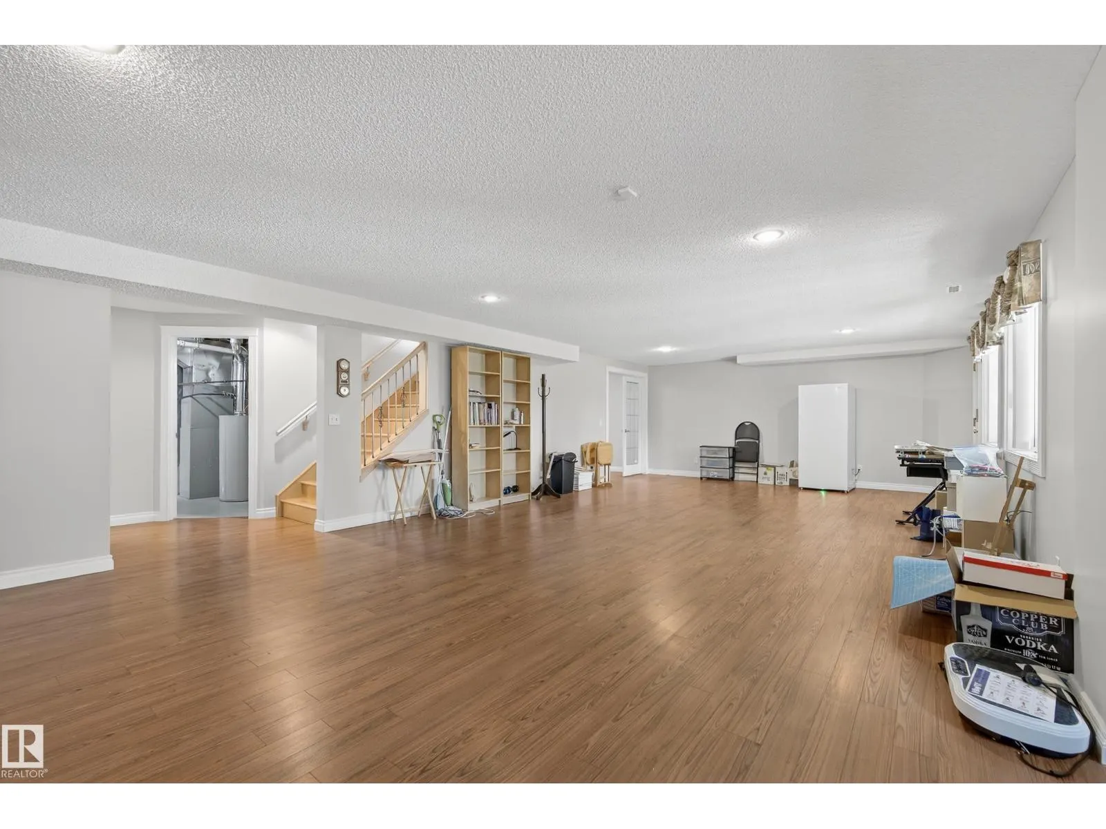6 Hunter PL