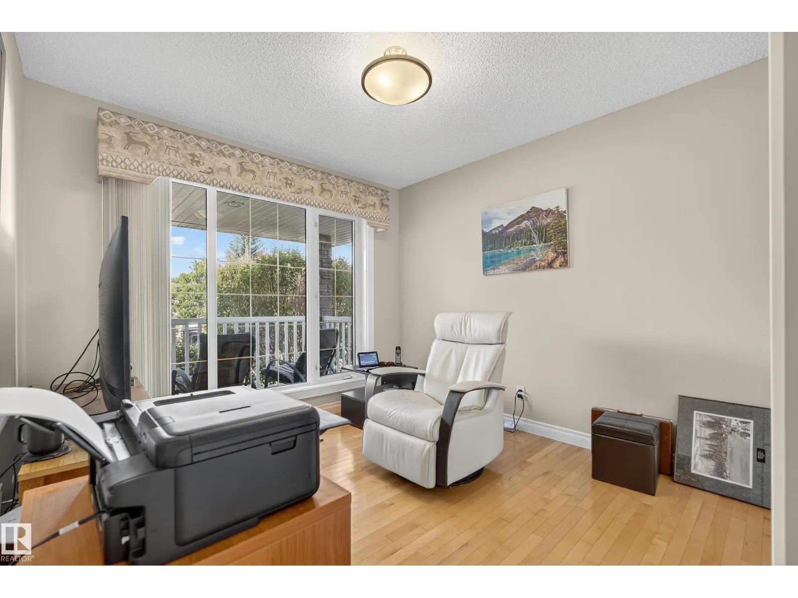 6 Hunter PL