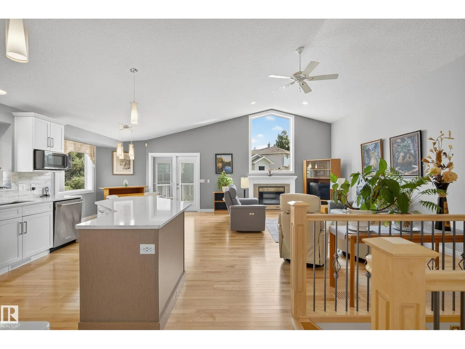 6 Hunter PL