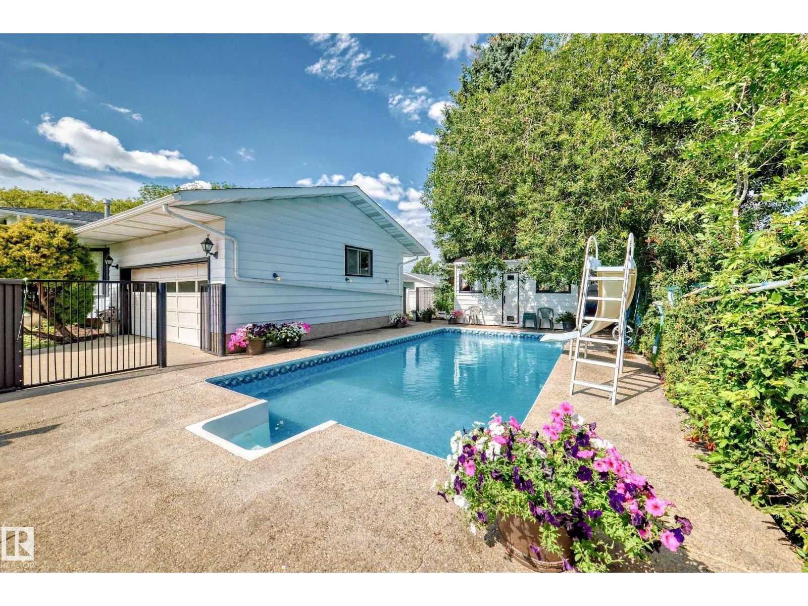 1005 STRATHCONA DR