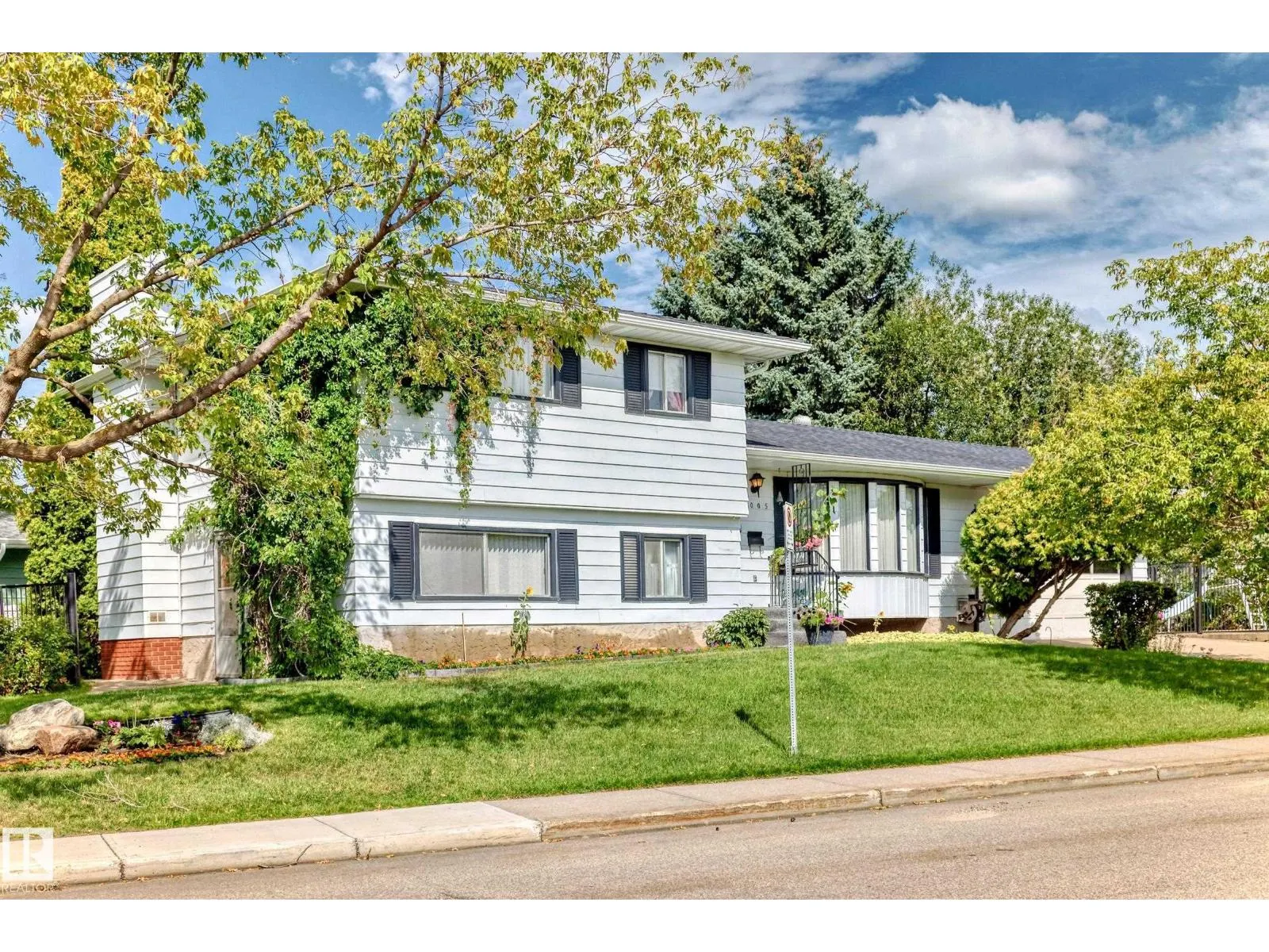 1005 STRATHCONA DR
