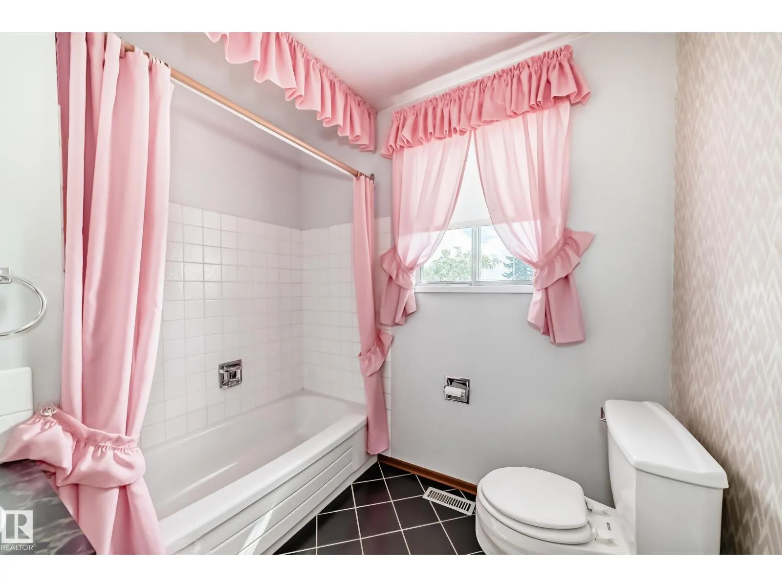 1005 STRATHCONA DR
