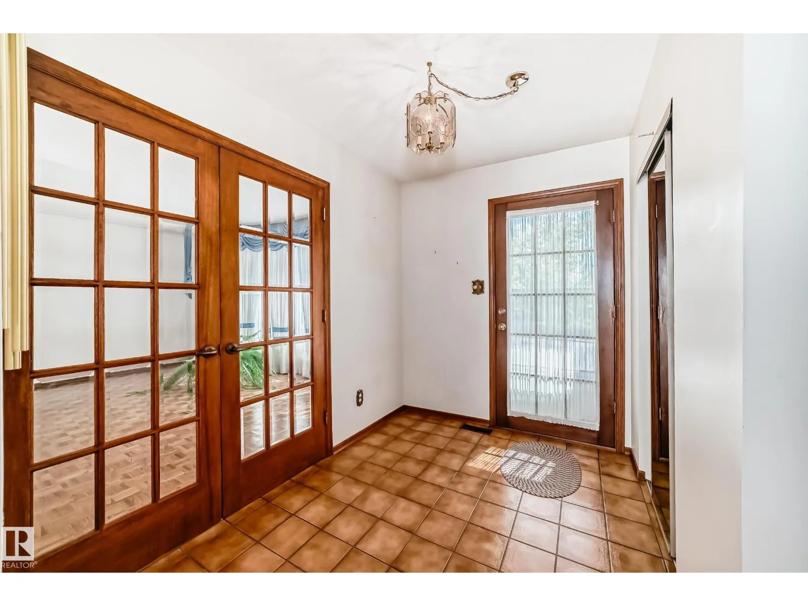 1005 STRATHCONA DR