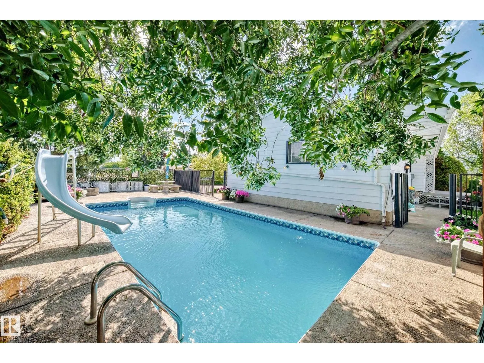 1005 STRATHCONA DR