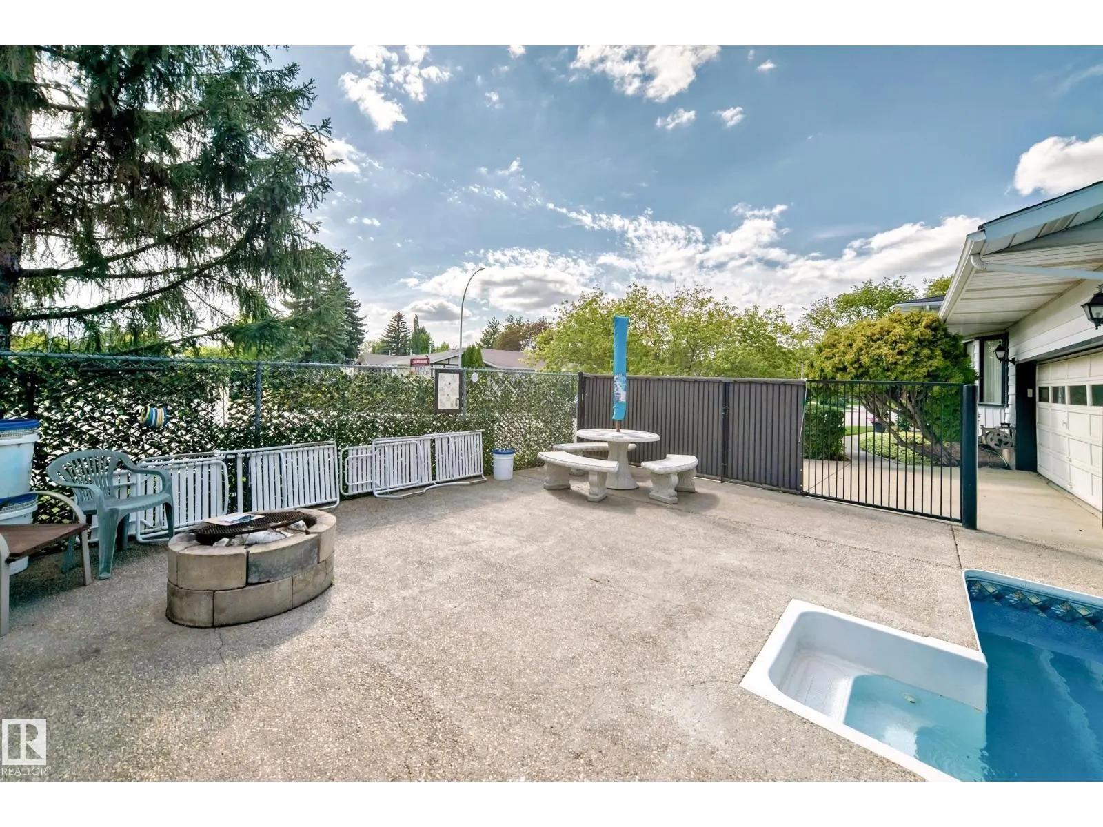 1005 STRATHCONA DR