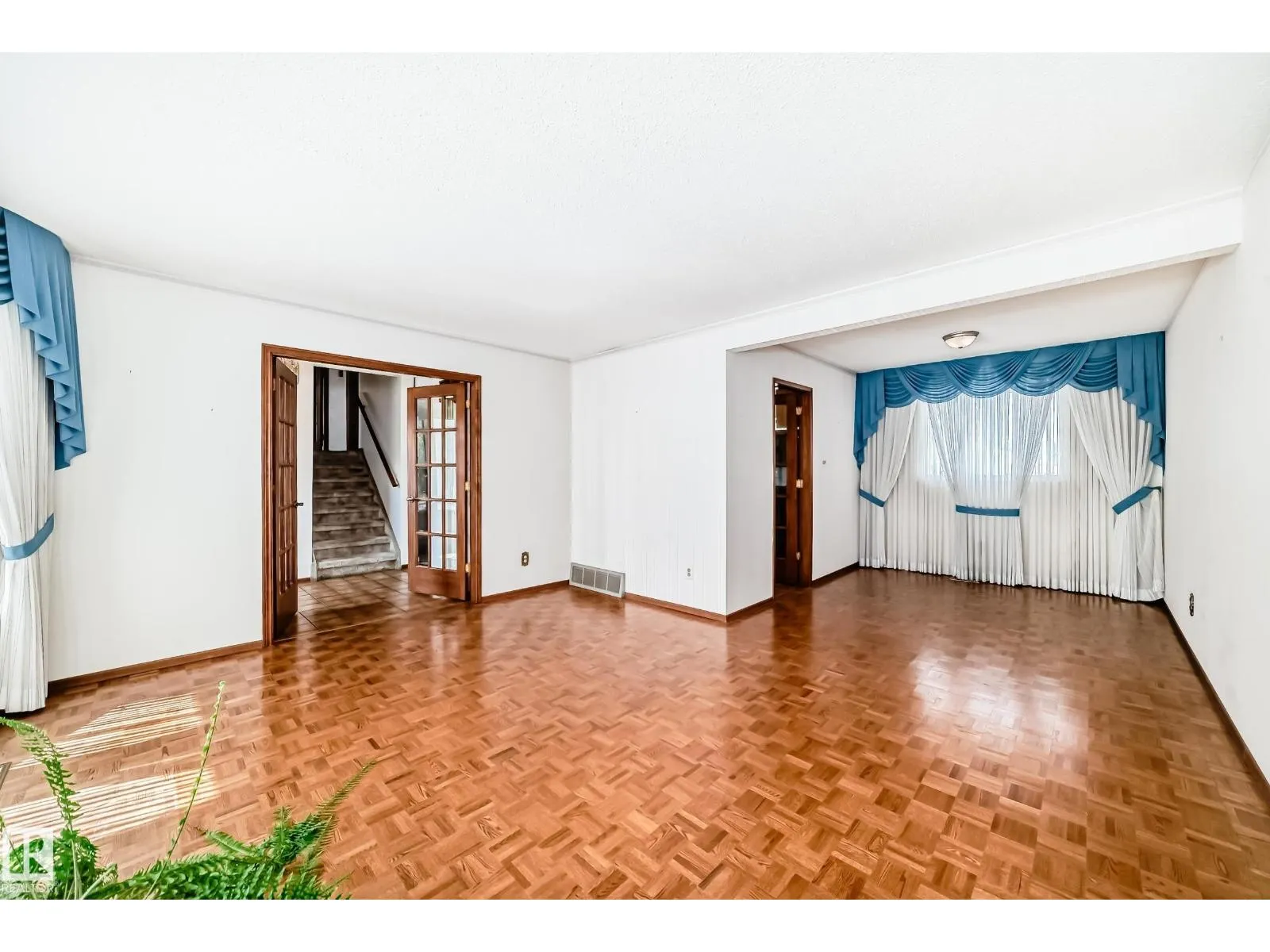 1005 STRATHCONA DR