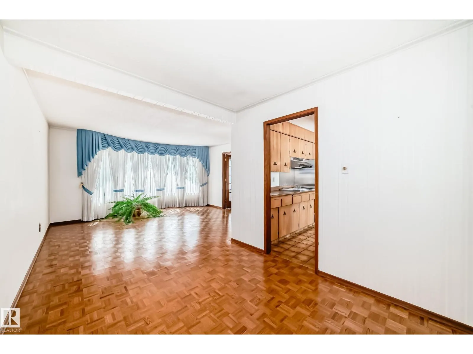 1005 STRATHCONA DR
