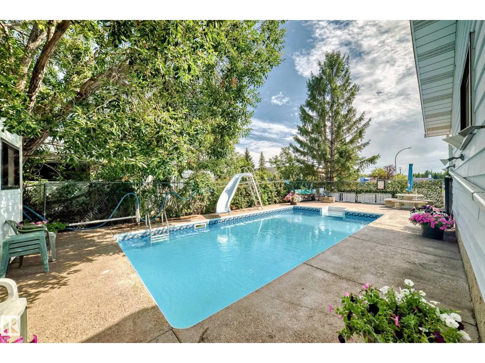 1005 STRATHCONA DR
