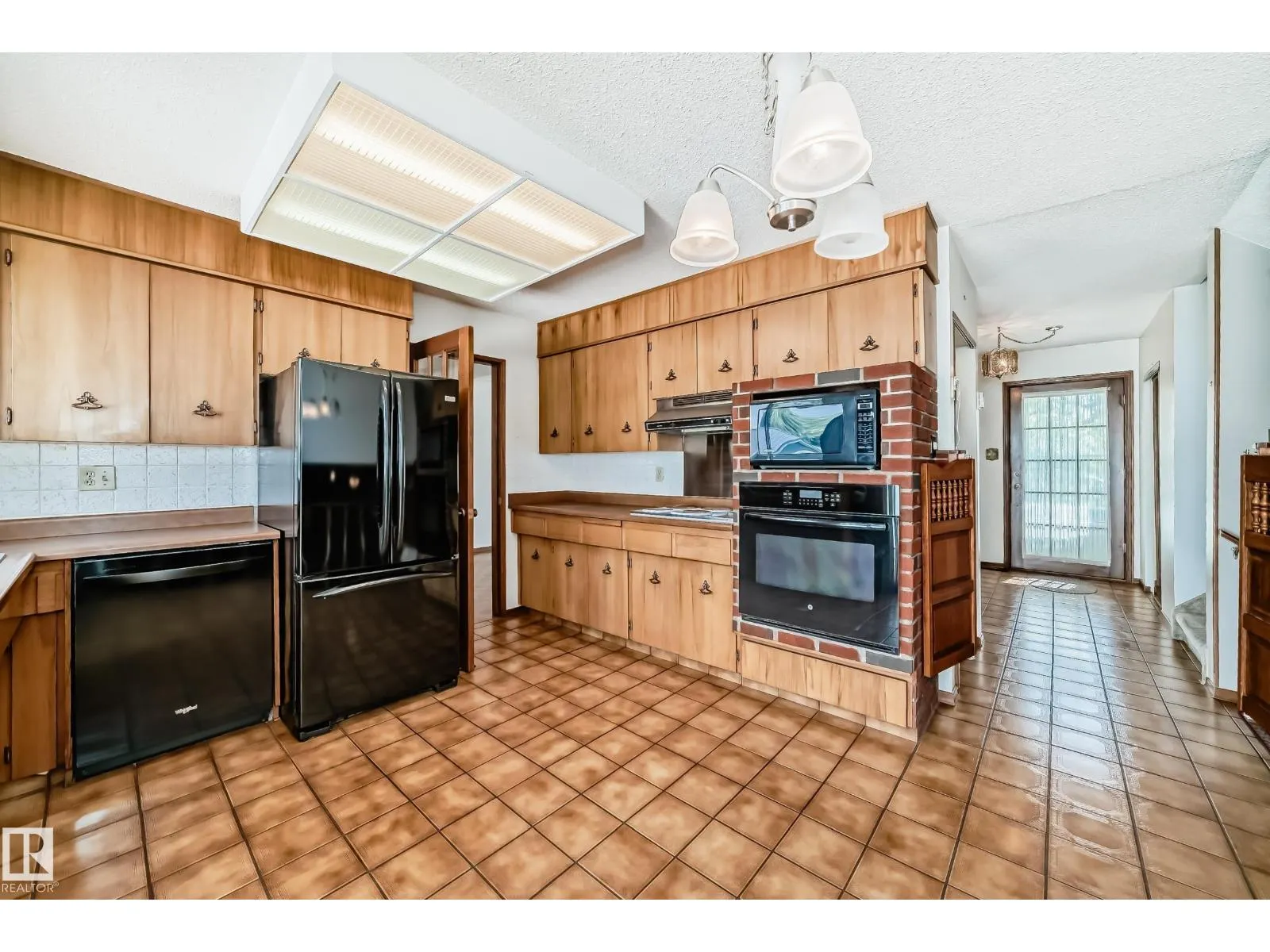 1005 STRATHCONA DR