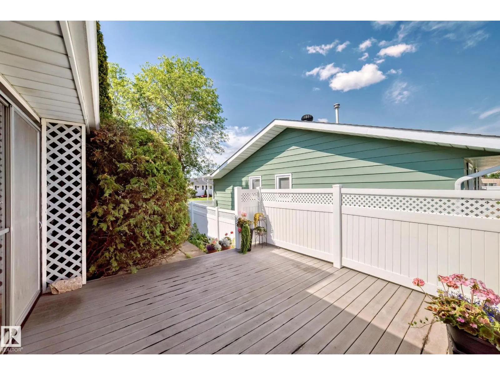 1005 STRATHCONA DR
