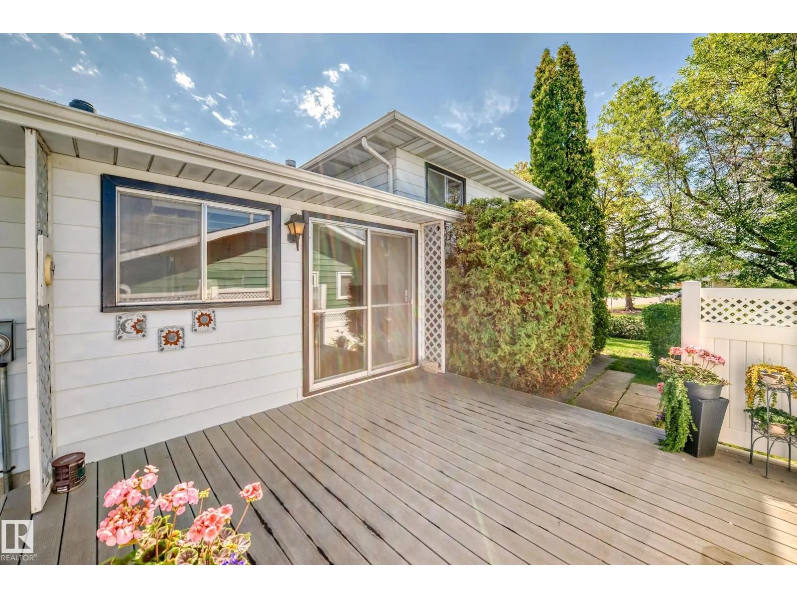 1005 STRATHCONA DR