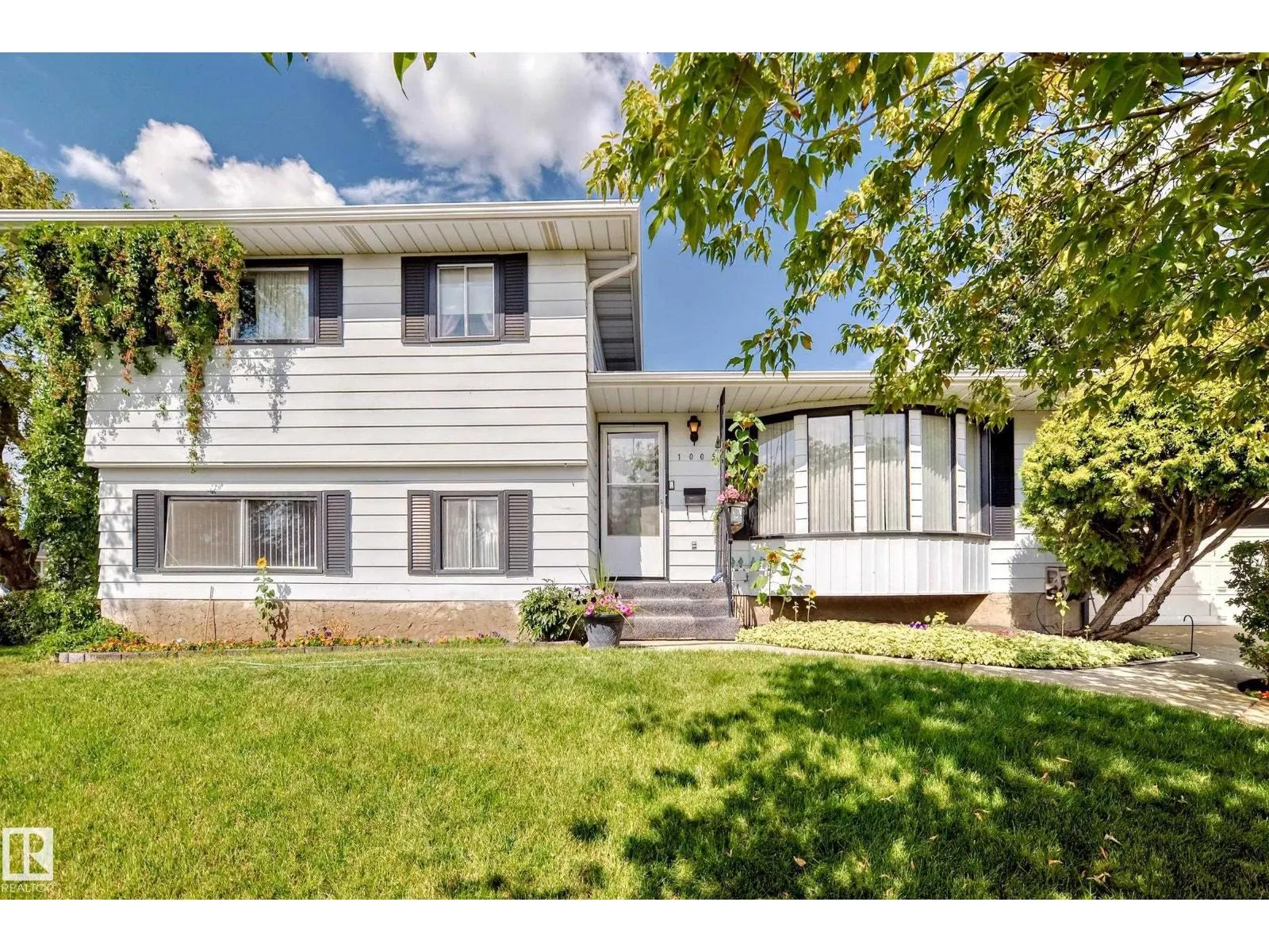 1005 STRATHCONA DR