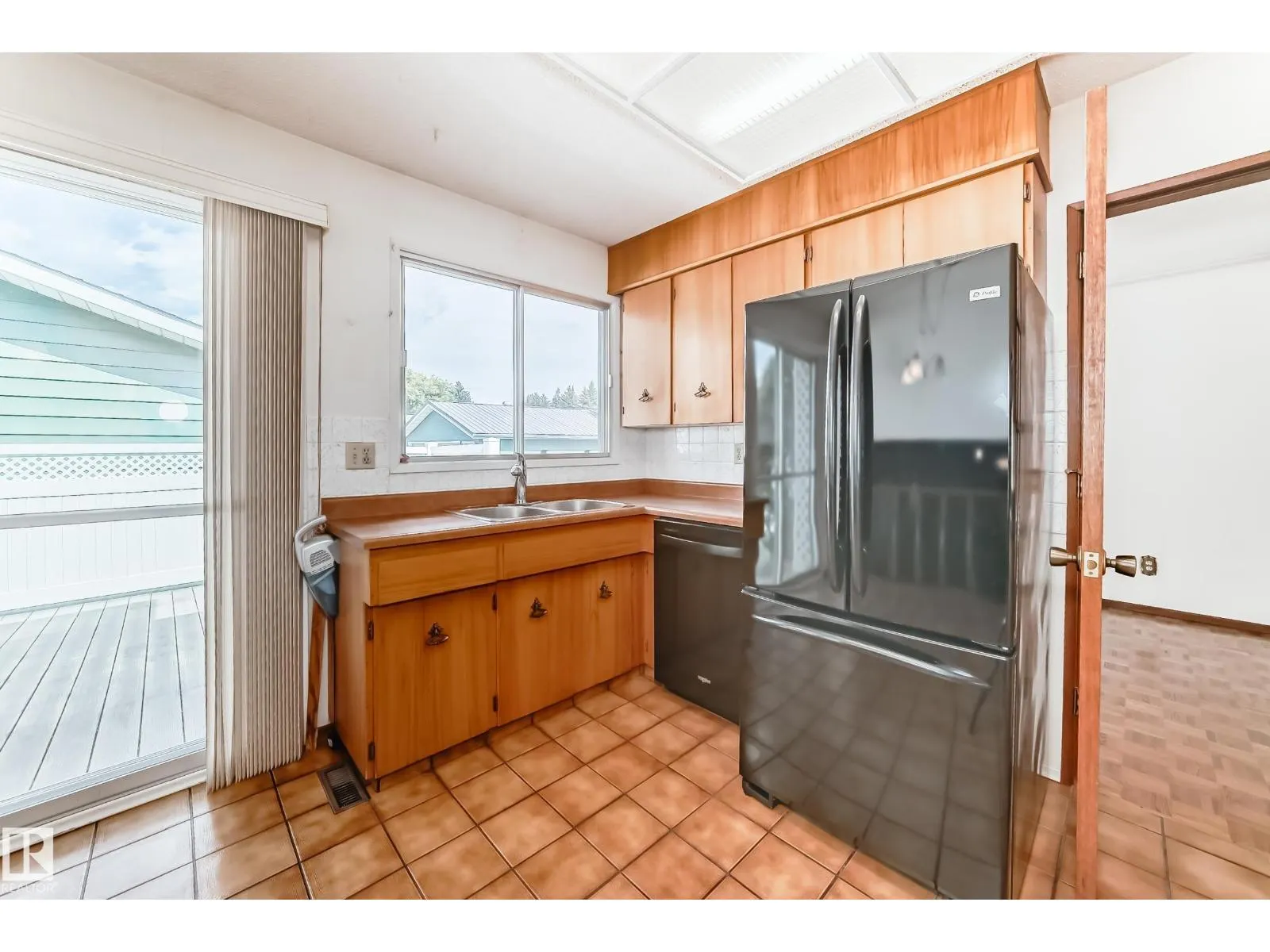1005 STRATHCONA DR