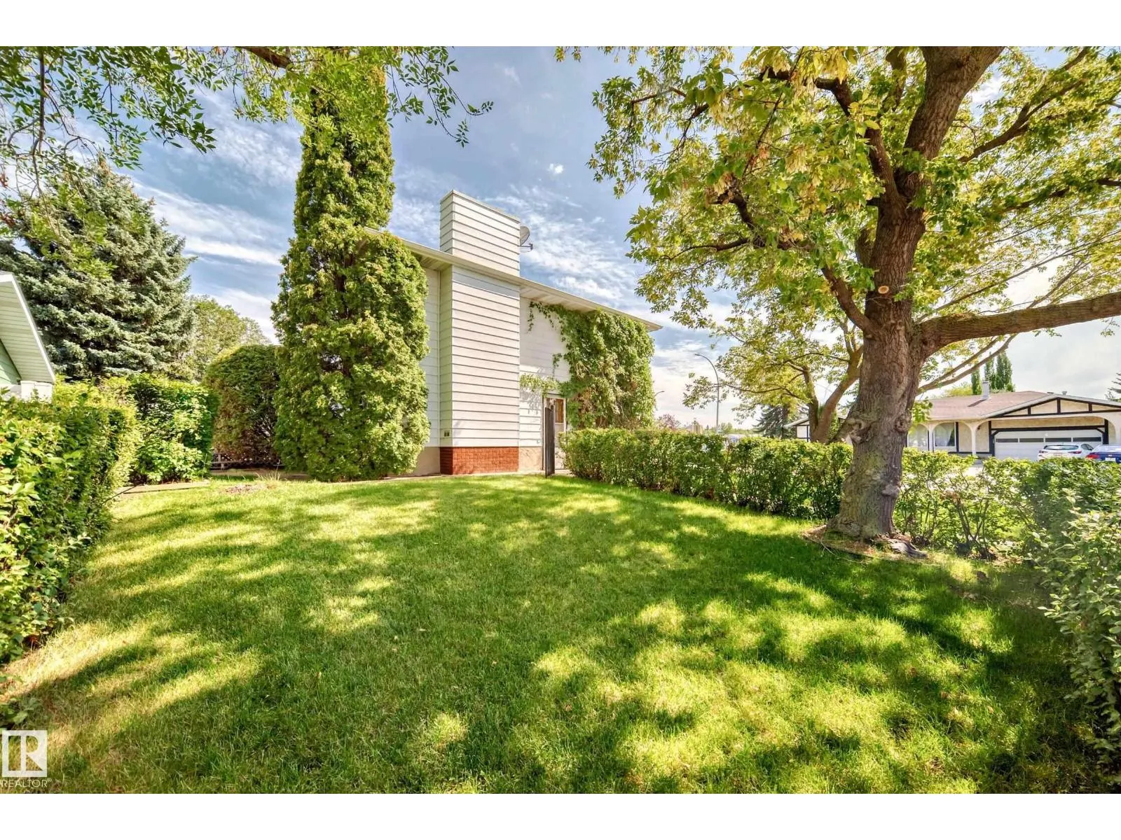 1005 STRATHCONA DR