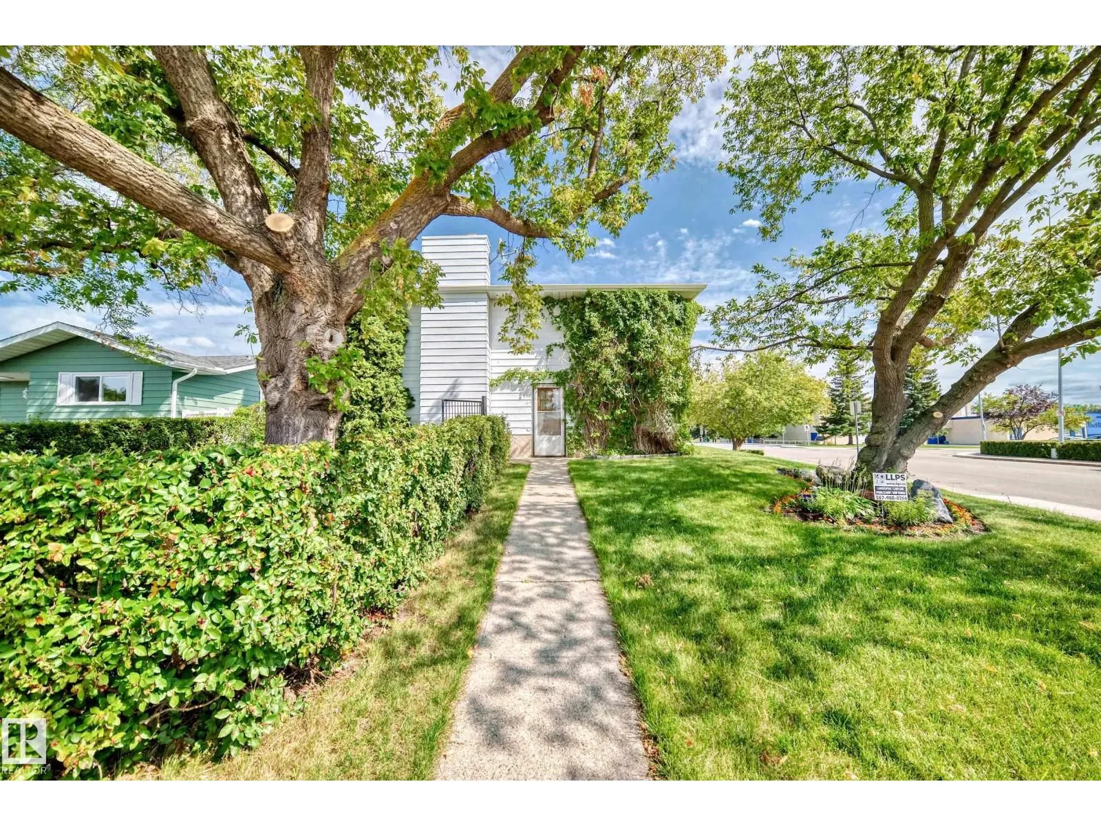 1005 STRATHCONA DR