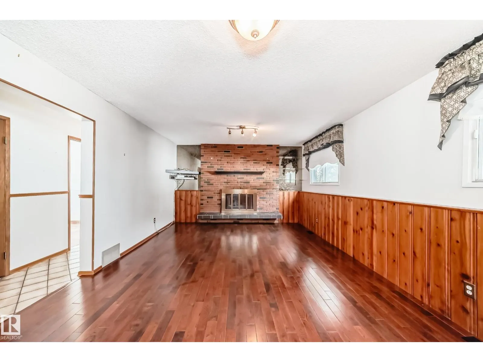1005 STRATHCONA DR