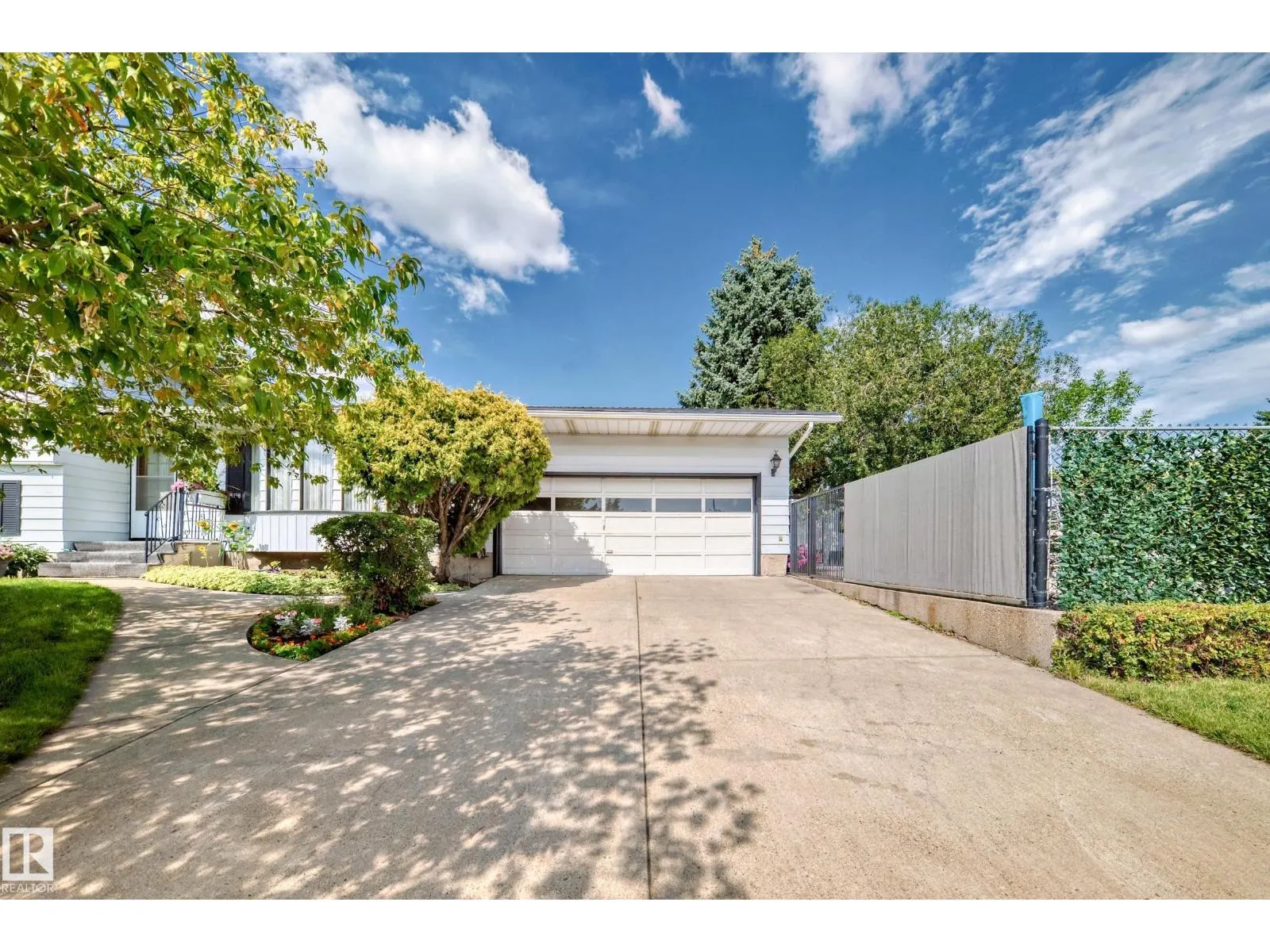 1005 STRATHCONA DR
