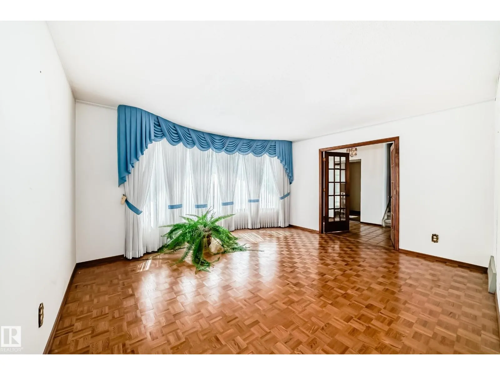 1005 STRATHCONA DR